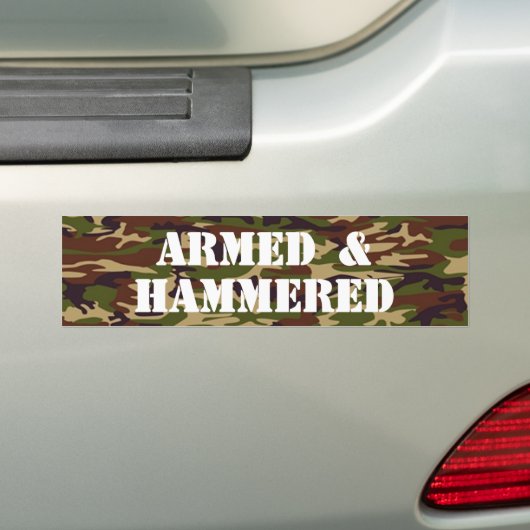 Gewapend en Hammered Bumpersticker (Op auto)