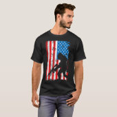 Gewapende Bigfoot Sasquatch AR-15 Patriottische Am T-shirt (Voorkant volledig)