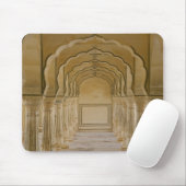 Gewapende wandelweg met kolommen in het Ambergeel  Muismat (Met muis)