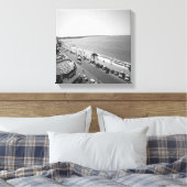 Gewassen van mensen op strand B&W verhoogd uitzich Canvas Afdruk (Insitu (Slaapkamer))