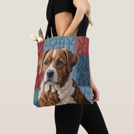 Gewatteerde hond op patchwork patroon tote bag (Dichtbij)