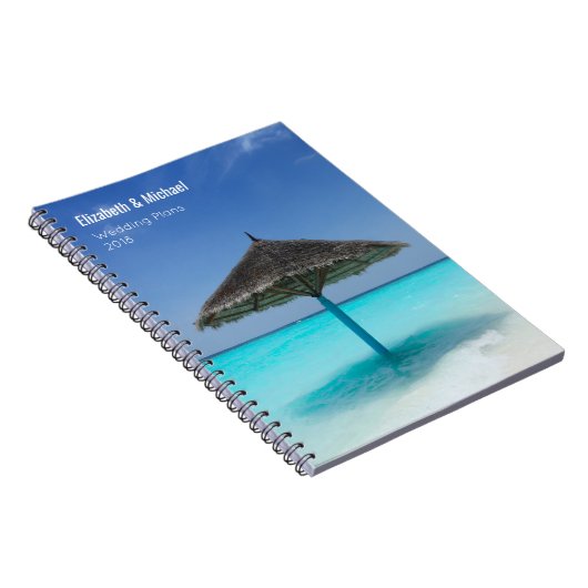 Gewatteerde paraplu op tropische strand bruiloft p notitieboek (Rechterzijde)