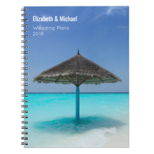 Gewatteerde paraplu op tropische strand bruiloft p notitieboek