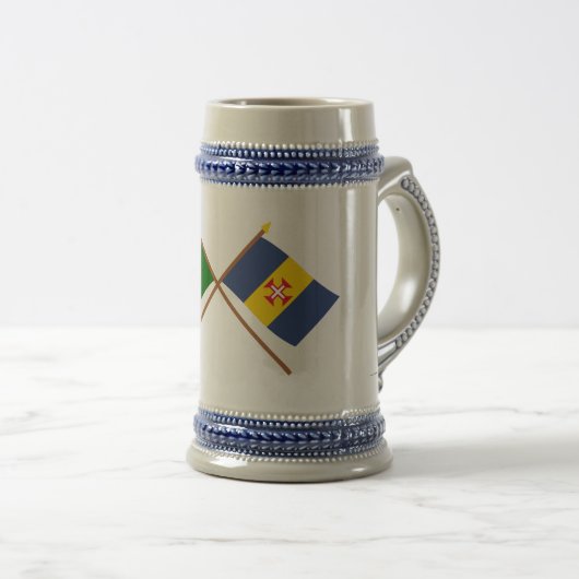 Geweekte vlaggen van Portugal en Madeira Bierpul (Voorkant rechts)