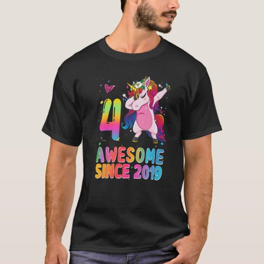 Geweldig sinds 2019 Dabbing Unicorn 4e verjaardag T-shirt (Voorkant)