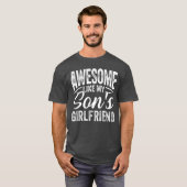 Geweldig zoals de vriendin van mijn zoon Grappige  T-shirt (Voorkant volledig)