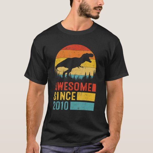 Geweldige 12e verjaardag sinds 2010 Saurus Rex Din T-shirt (Voorkant)