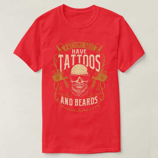 Geweldige Dads hebben tatoeages en oorten op pap. T-shirt (Design voorkant)