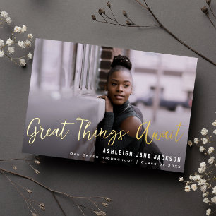 Geweldige dingen wachten op Afstuderen Foto Aankon Folie Uitnodiging