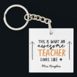 Geweldige leraar modern typografie oranje cadeau sleutelhanger<br><div class="desc">Zo ziet een geweldige leraar eruit. Geweldige docent modern typografiegeschenk. Met hand geschreven modern leuk manuscript,  en ruimte voor hun naam en de naam van uw kind. Het perfecte eindejaarscadeau voor je favoriete leraar,  kerst of feestdag.</div>