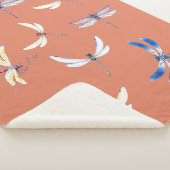 Geweldige libellen in vlucht op Terra Cotta Sherpa Deken (3/4)