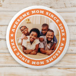 Geweldige mam sinds 20XX Moderne Eenvoudige foto Ronde Button 7,6 Cm<br><div class="desc">Dit eenvoudige en moderne ontwerp is samengesteld uit serif typografie en voegt een douanefoto toe. Geweldige mama Sinds 20XX cirkels de foto van je moeder,  moeder,  moeder,  moeder,  enzovoort. Dit is een perfect cadeau voor je moeder op haar verjaardag,  moederdag,  kerst,  enz.</div>
