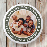 Geweldige mam sinds 20XX Moderne Eenvoudige foto Ronde Button 7,6 Cm<br><div class="desc">Dit eenvoudige en moderne ontwerp is samengesteld uit serif typografie en voegt een douanefoto toe. Geweldige mama Sinds 20XX cirkels de foto van je moeder,  moeder,  moeder,  moeder,  enzovoort. Dit is een perfect cadeau voor je moeder op haar verjaardag,  moederdag,  kerst,  enz.</div>