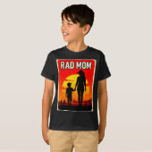 Geweldige moeder moeder en zoon voetbalmoeder zons t-shirt (Voorkant volledig)