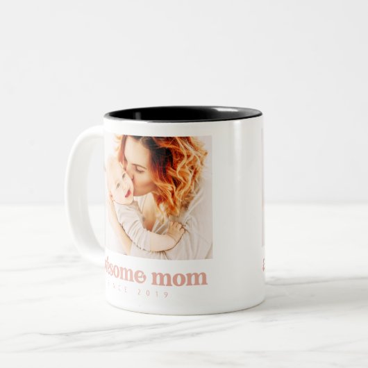 Geweldige moeder sinds 20XX Moderne Moederdag Tweekleurige Koffiemok (Voorkant links)