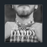 Geweldige papa sinds 20XX Eenvoudige elegante foto Magneet<br><div class="desc">Dit eenvoudige en moderne ontwerp bestaat uit serif en cursieve typografie en voegt een douanefoto toe</div>