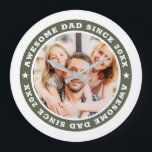 Geweldige papa sinds 20XX Modern Eenvoudige foto Grote Klok<br><div class="desc">Dit eenvoudige en moderne ontwerp is samengesteld uit serif typografie en voeg een aangepaste foto toe. Geweldige papa Sinds 20XX " omcirkelt de foto van je vader,  vader,  papa etc. Dit is een perfect cadeau voor je vader op zijn verjaardag,  vaderdag,  kerst,  enz.</div>