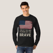 Geweldige patriottische Amerikaanse vlag in nood v T-shirt (Voorkant volledig)