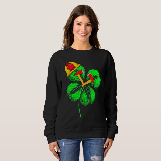 Geweldige Saint Patrick S Day Brandweerman Klavert Trui (Voorkant volledig)