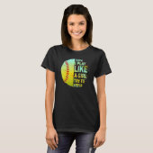 Geweldige softbal Ik weet dat ik speel als een mei T-shirt (Voorkant volledig)