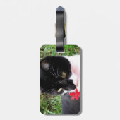 Geweldige Tuxedo Cat in de tuin Bagagelabel (Achterkant verticaal)