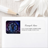 Geweldige wolf komt door een hek etiket (Insitu)