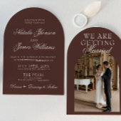 Gewelfde chocolade bruine Old Money Retro bruiloft Kaart