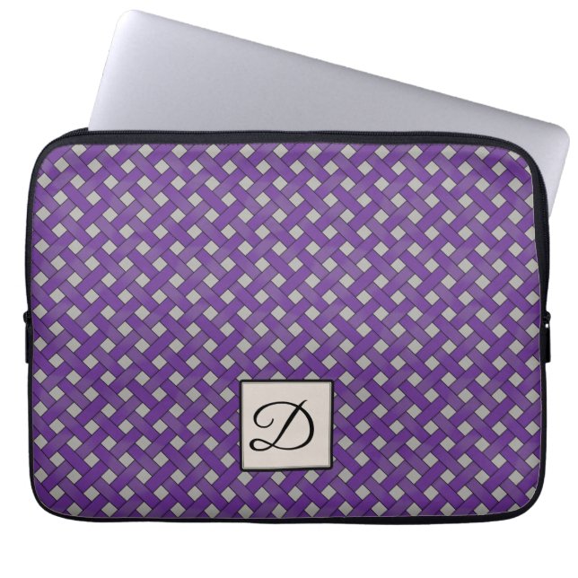 Geweven Paarse rotan op Custom Grey met Monogram Laptop Sleeve (Voorkant)