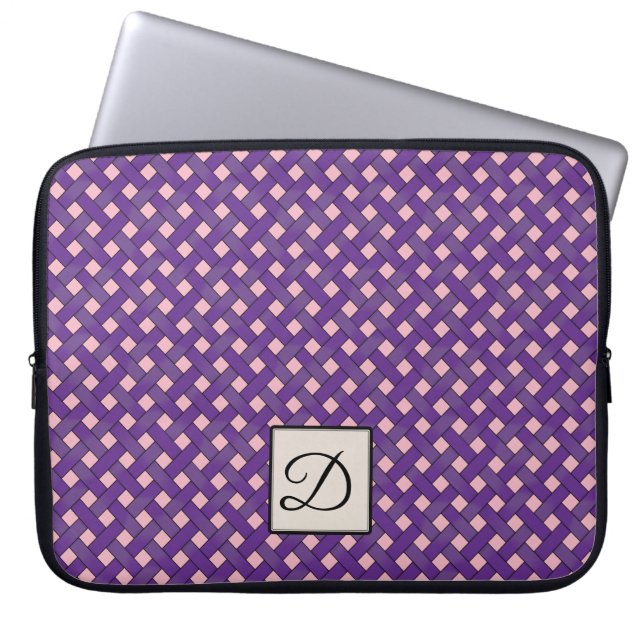 Geweven Paarse Rotan op Custom Roze met Monogram Laptop Sleeve (Voorkant)