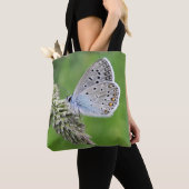 Gewone Blauwe Vlinder op Gras Tote Bag (Dichtbij)