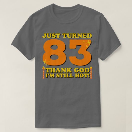 Gewoon 83 Goddank, nog steeds heet 83rd Birthda T-shirt (Design voorkant)