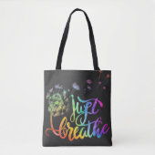 Gewoon ademen | blaasend deandelion in de wind tote bag (Voorkant)