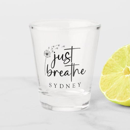 Gewoon ademen paardenbloem aangepaste naam shot glas (Voorkant)