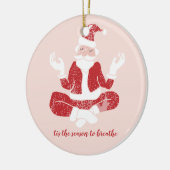 Gewoon Ademhalen Yoga Kerstman Keramisch Ornament (Links)