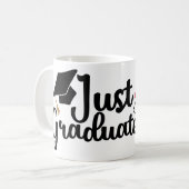 Gewoon afgestudeerd diploma en Pet Uw Jaar Koffiemok (Voorkant links)