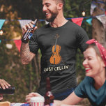 Gewoon Cellin Cello Novelty T-shirt<br><div class="desc">Dit 'Just Cellin'-ontwerp is een geweldig cadeau voor een cellist of als een traktatie voor jezelf voor de tijd dat je gewoon koelt en casual wilt zijn</div>