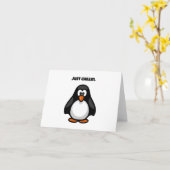 Gewoon Chillin Penguin Funny Hanging Out Cartoon Kaart (Gele Bloem)