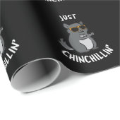 Gewoon Chin-Chillin Funny Chinchilla Pun Dark BG Cadeaupapier (Rol Hoek)