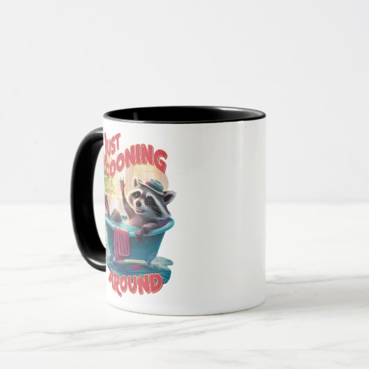 Gewoon Cooning Speelse Raccoon Splashing in Bath, Mok (Voorkant links)