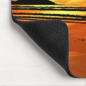 Gewoon de vreedzame Yoga Pose op strand op zonsond Muismat (Hoek)