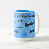 "Gewoon door te zwemmen in haaien" Tweekleurige Koffiemok (Voorkant rechts)