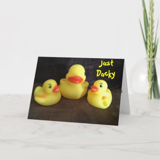 GEWOON DUCKY EN ZO GELUKKIG NIEUWE BABY GEFELICITE KAART (Voorkant)