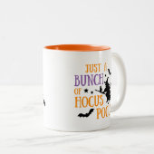 Gewoon een bundel Hocus Pocus Halloween Tweekleurige Koffiemok (Voorkant rechts)