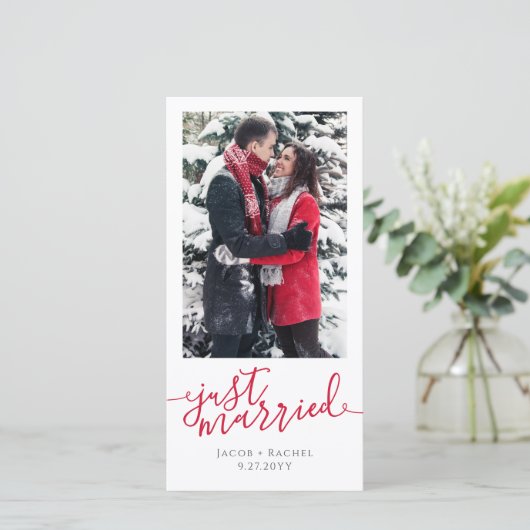 Gewoon een gehuwd rood script met kerstbruiloft aankondiging (Staand voorkant)