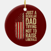 Gewoon een gewone vader die probeert de liberalen  keramisch ornament (Achterkant)