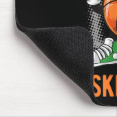 Gewoon een jongen die van basketbal houdt 2 muismat (Hoek)