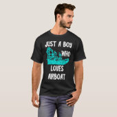 Gewoon een jongen die van de waterkraan van de boo t-shirt (Voorkant volledig)