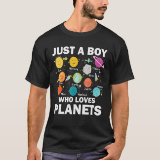 Gewoon een jongen die van het zonnestelsel houdt. t-shirt