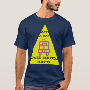 Gewoon een jongen die van schoolbussen houdt 55 t-shirt