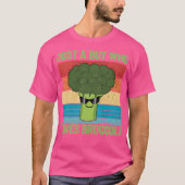 Gewoon een jongetje dat van broccoli houdt Grappig T-shirt (Voorkant)